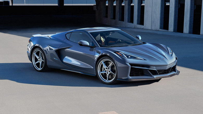 Представлен самый мощный и быстрый Chevrolet Corvette в истории. Модель E-Ray получила режим Stealth