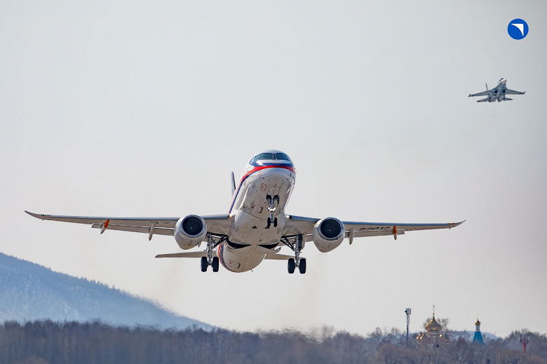 Импортозамещение в авиации идет полным ходом: на Superjet-100 проверили российский автопилот, в том числе с имитацией отказа двигателя