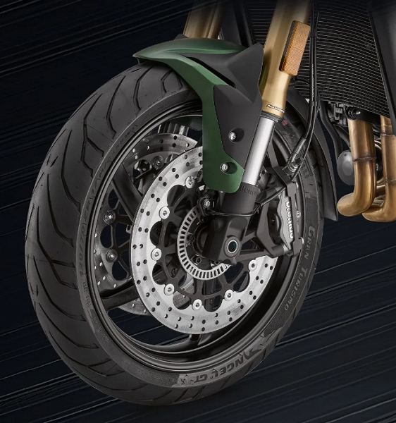 904 куб.см, 105 л.с., 225 км/ч — за 5500 долларов. Представлен мотоцикл Benelli 902s 2024